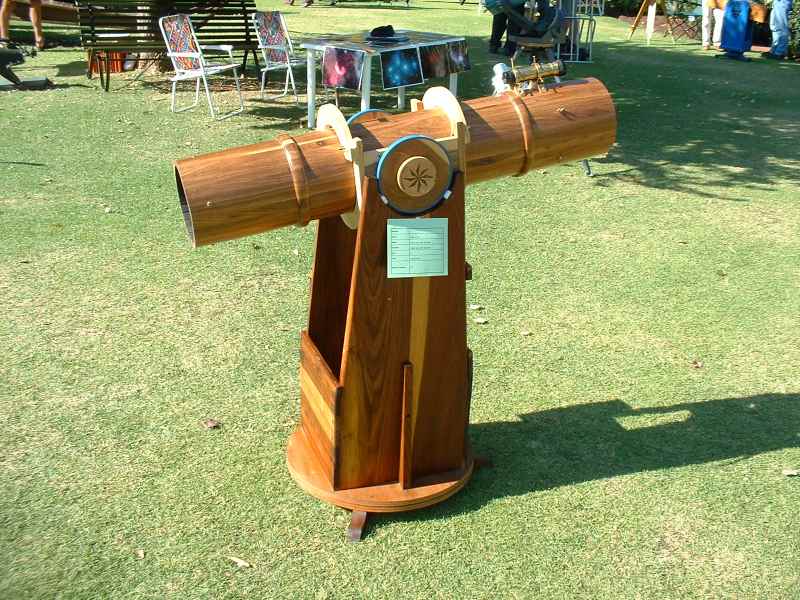 WoodenScope.jpg (82352 bytes)